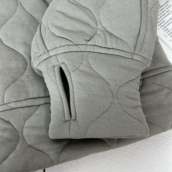 Lululemon  Sz XS/S Scuba Oversized Quilted Half Zip in Riverstone NWT - Picture 10 of 11